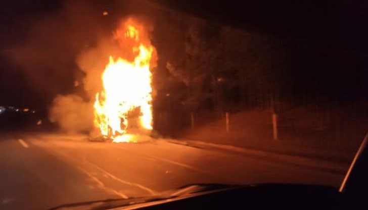 Водачът е напуснал автобуса, бил е сам в превозното средство