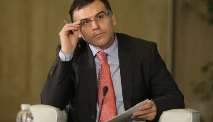 Бившият финансов министър и вицепремиер Симеон Дянков коментира разразилия се задочен спор между вътрешния министър Бойко Рашков и лидерът на ГЕРБ Бойко Борисов Бившият финансов министър и вицепремиер Симеон Дянков коментира разразилия се задочен спор между вътрешния министър Бойко Рашков и лидерът на ГЕРБ Бойко Борисов