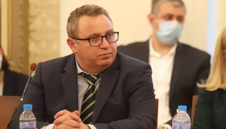 Той е излязъл от България заради това, че казах как трябва да му зададем няколко въпроса, твърди служебният вътрешен министър Той е излязъл от България заради това, че казах как трябва да му зададем няколко въпроса, твърди служебният вътрешен министър