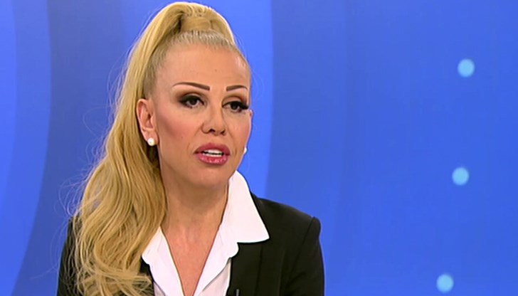 Фолкпевицата Луна обеща да ни напише нова народна конституция... И има достатъчно кухи лейки, които ще гледат със зяпнала уста - Ииии, как им го каза Фолкпевицата Луна обеща да ни напише нова народна конституция... И има достатъчно кухи лейки, които ще гледат със зяпнала уста - Ииии, как им го каза