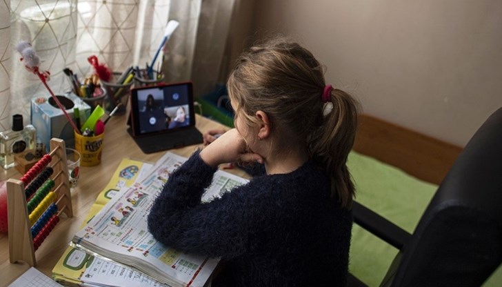 От днес се преустановяват присъствените занятия във всички училища в община Русе От днес се преустановяват присъствените занятия във всички училища в община Русе