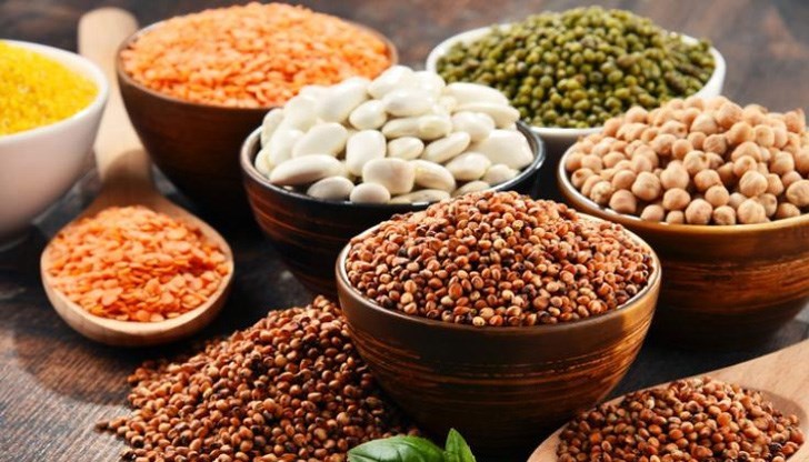 Тъй като сега са Коледни пости, всичко на масата е постно Тъй като сега са Коледни пости, всичко на масата е постно