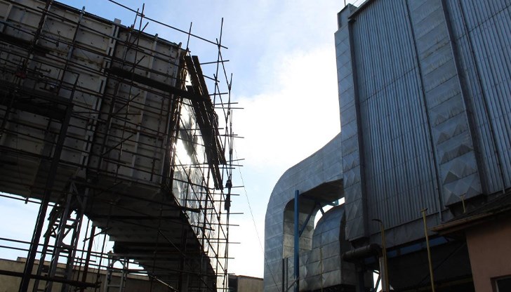 По думите на директора на топлофикационно дружество инсталацията изпълнява функцията на допълнителен филтър, който улавя 97% от серните емисии