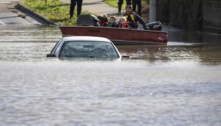 Бедствието прекъсна комуникациите в канадската провинция
