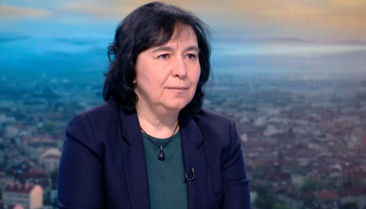 Те трябва да се приберат по къщите, да не общуват, да не се возят в градския транспорт