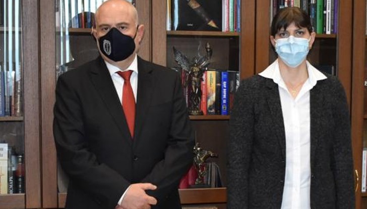 Поведението на Гешев провокира редица съмнения за прилаган от него двоен стандарт по отношение на бившите управляващи от ГЕРБ и техните опоненти Поведението на Гешев провокира редица съмнения за прилаган от него двоен стандарт по отношение на бившите управляващи от ГЕРБ и техните опоненти