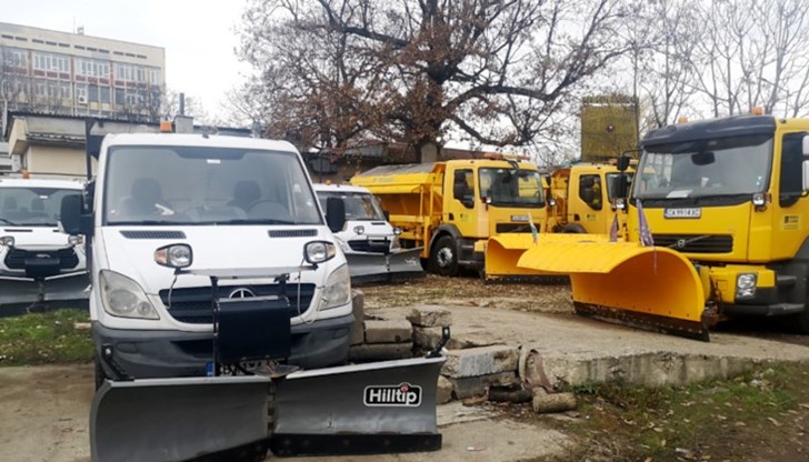 24 съвременни машини щели да почистват снега в града