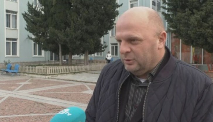 Почерненият син поясни, че баща му дори е звънял, когато кислородът е свършвал и никой не е идвал да помогне