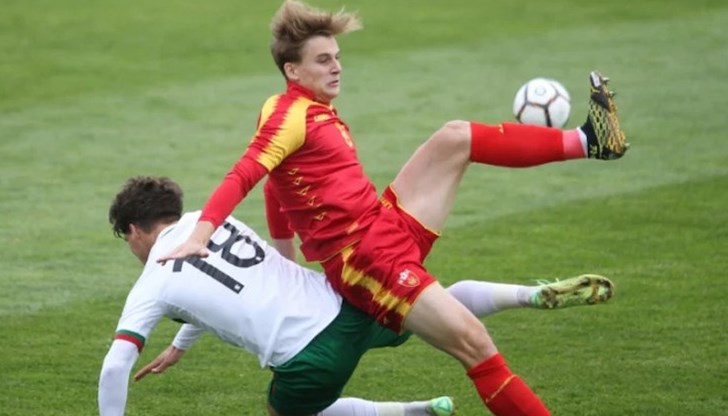 Съперникът игра с човек по-малко четвърт час преди края