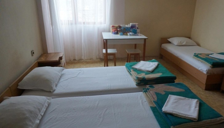 Пунктът може да приюти до 15 човека, като е снабдено с топли одеяла, тоалетни принадлежности и хранителни продукти