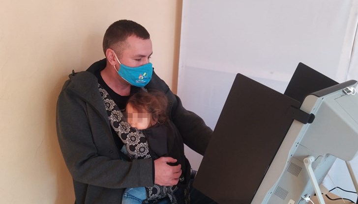 Кандидатът за депутат от Продължаваме промяната Христо Петров, по-известен като Ицо Хазарта упражни правото си на глас