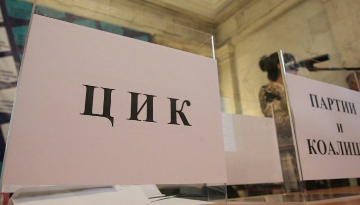 Ако човек си направи труда да прочете методическите указания на ЦИК, в които е въведено задължението за ръчно броене, и го сравни с нормите в Изборния кодекс, без да е юрист ще установи, че комисията си позволява да дописва и променя кодекса