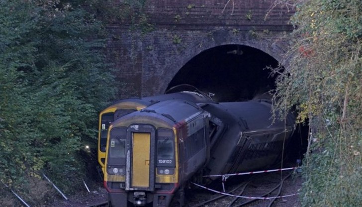 Пътници и очевидци описаха сцени на хаос и разказаха, че чули звук като от гръм, когато станала катастрофата Пътници и очевидци описаха сцени на хаос и разказаха, че чули звук като от гръм, когато станала катастрофата