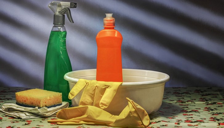 Дръжките на вратите, кошчето за боклук и домакинската гъба са все места, които забравяме да почистваме редовно