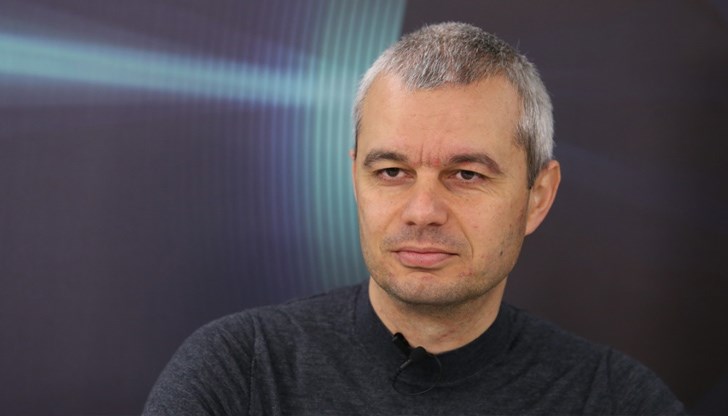 Те отричат COVID-19 и вярват, че всичко се дирижира от САЩ Те отричат COVID-19 и вярват, че всичко се дирижира от САЩ