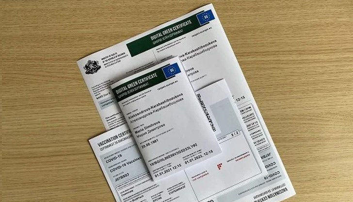 Гърците плащат по триста евро за документ в България без да им се постави ваксина, твърди изданието