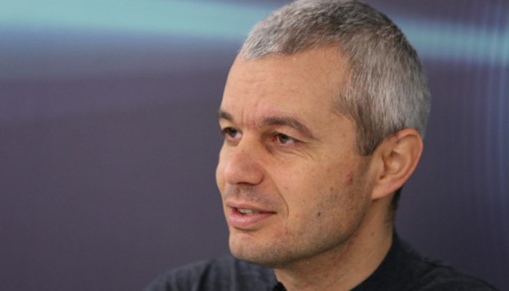 Според Костадинов "в България управляващите се сменят, но политиката им си остава една и съща - винаги антибългарска"