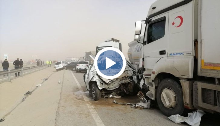 При тежък инцидент на пътя Анкара-Коня са се сблъскали 30 автомобила