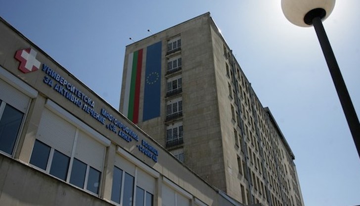 В следствие на сблъсъка е с тежка фрактура на тазово-бедрена кост В следствие на сблъсъка е с тежка фрактура на тазово-бедрена кост