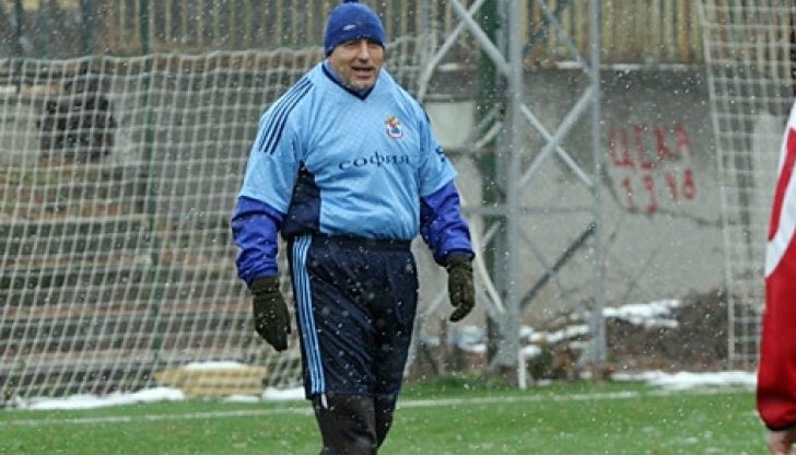 Спазването на конституцията е основен постулат за членство в герб. Трябва да крадеш - по много и системно, но при пълно спазване на конституцията и сътвореното "просто кърджалийско законодателство"