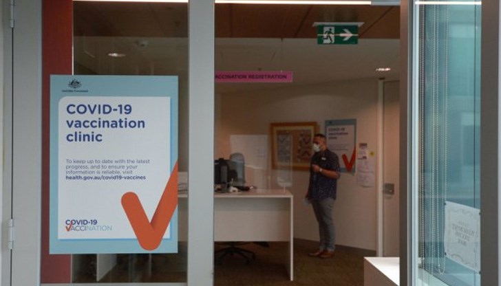 На щатско и местно ниво властите въведоха задължителна ваксинация за различни служители На щатско и местно ниво властите въведоха задължителна ваксинация за различни служители