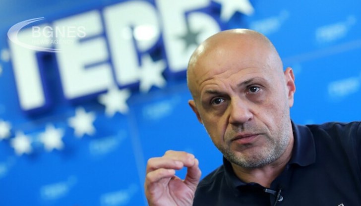 Българското общество няма доверие в политиците и те са допринесли за това през изминалите 3 десетилетия Българското общество няма доверие в политиците и те са допринесли за това през изминалите 3 десетилетия