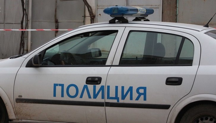 Два дни колата стояла пред сервиза преди крадците да я отмъкнат Два дни колата стояла пред сервиза преди крадците да я отмъкнат