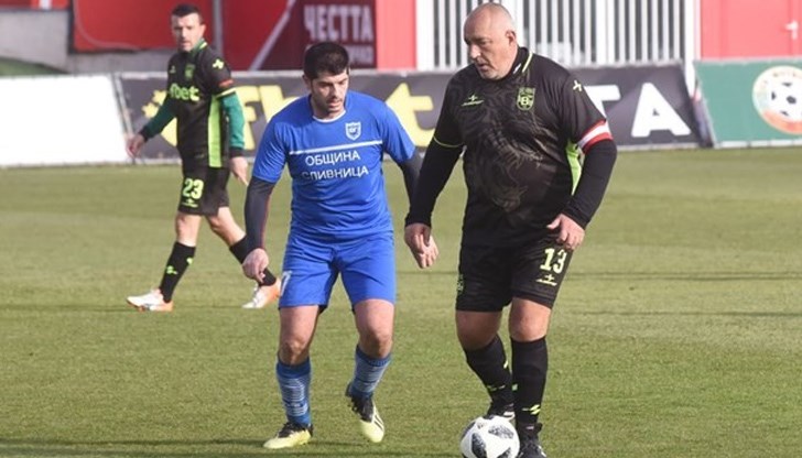 Очевидно е, че от скъсаният му менискус е напълно възстановен Очевидно е, че от скъсаният му менискус е напълно възстановен