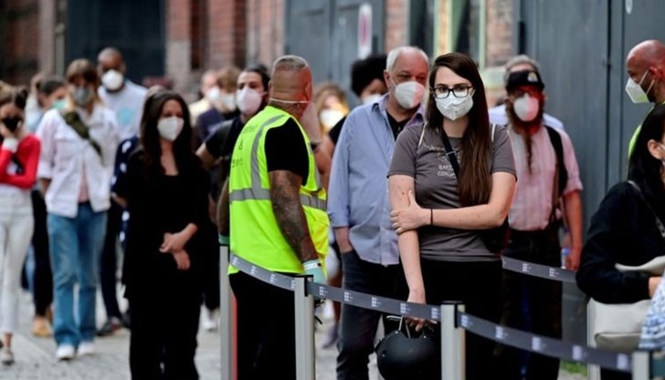 Ваксинираните в страната са малко под 70%