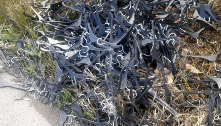 Камион със закачалки се разсипа до Цар Калоян Камион със закачалки се разсипа до Цар Калоян