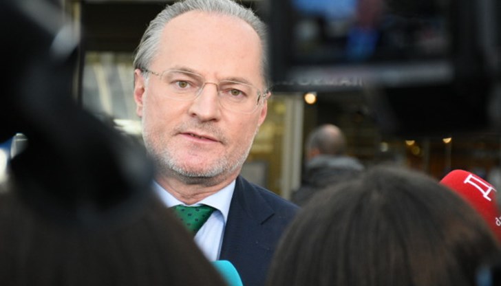 Оттам посочиха, че пътищата на кандидата и инициативния комитет са се разделили още в самото начало на кампанията