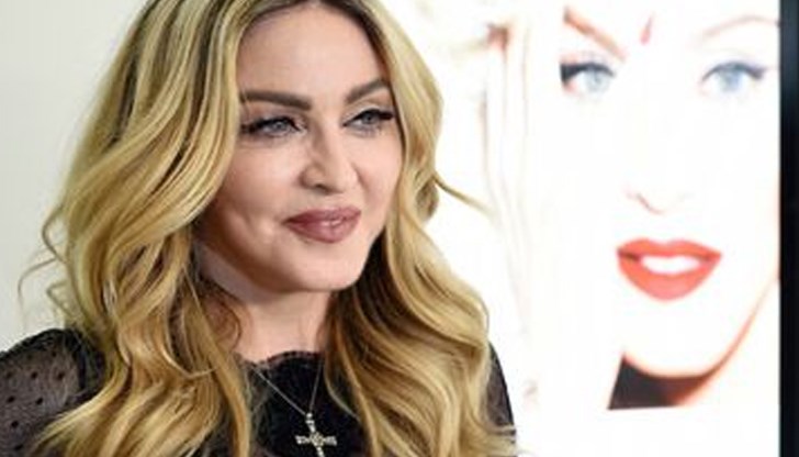 63-годишната певица показа секси фотос от спалнята си 63-годишната певица показа секси фотос от спалнята си