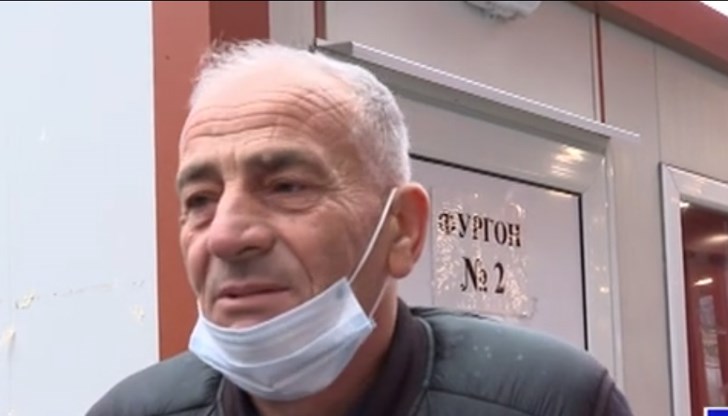 Те са пред „Пирогов“, където са настанени оцелелите от произшествието Те са пред „Пирогов“, където са настанени оцелелите от произшествието