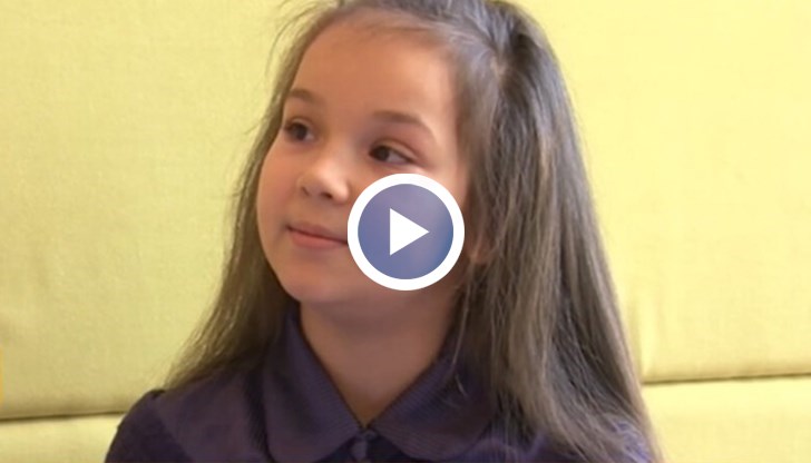 Лиа Неделчева е автор не само на разказите в книгата, но и на илюстрациите, които представят нейните герои