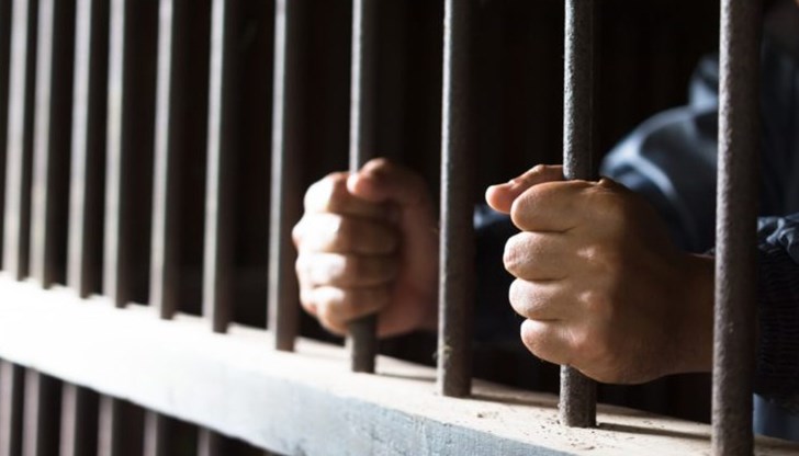 36-годишният мъж ще трябва да плати и глоба в размер на 10 000 лева 36-годишният мъж ще трябва да плати и глоба в размер на 10 000 лева