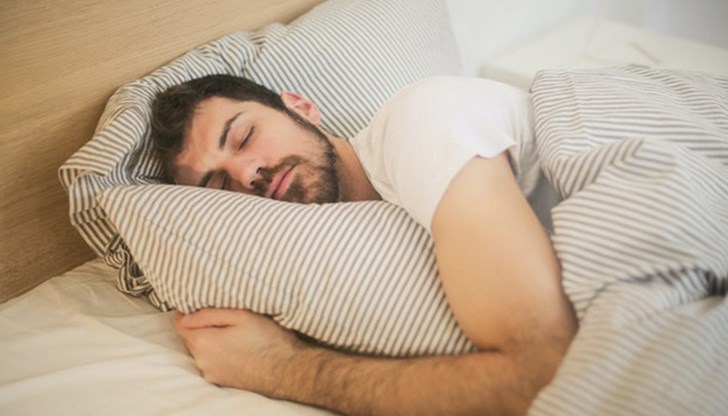 При постоянна липса на сън човек постепенно свиква с напрегнат режим и режим на почивка от 5 - 6 часа. Но метаболитните процеси се променят в тялото, появяват се латентни заболявания и нарушения
