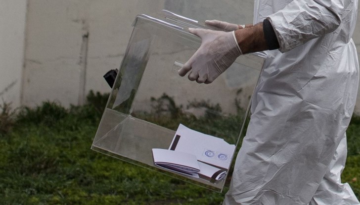 Те трябва да се обадят на посочените телефони и да заявят подвижна избирателна кутия