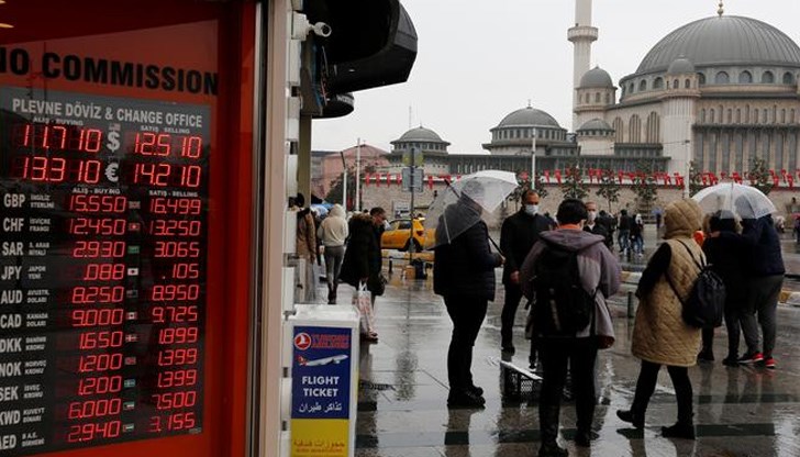 За чуждестранните гости изгодните обменни курсове са истинска радост, за турците обаче те са проклятие