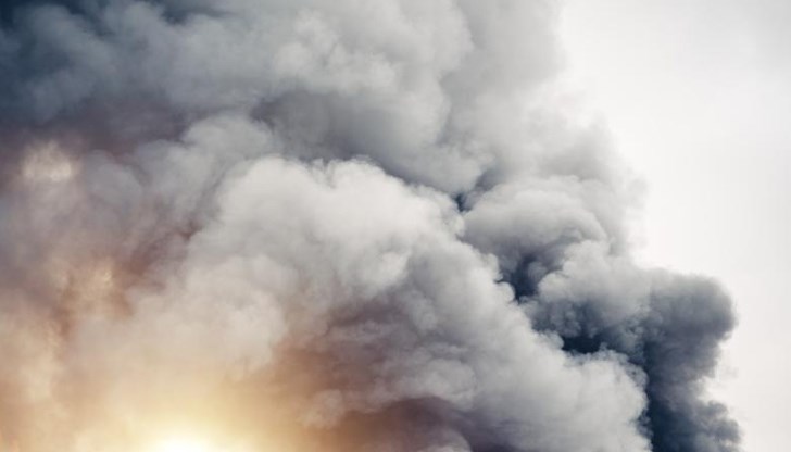 Земята се е разтресла и огромен облак дим се е издигнал над мястото на експлозията