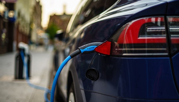 Очакванията са с програмата да се подпомогне купуването на поне 3500 електромобила