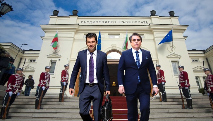 Сами сме и е време да осъзнаем, че не сме хлапета и носим отговорност за всичко което сме направили. И най-вече за това, което не сме Сами сме и е време да осъзнаем, че не сме хлапета и носим отговорност за всичко което сме направили. И най-вече за това, което не сме