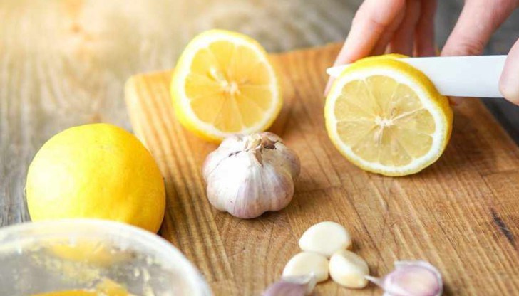 Киселината в лимоните спомага за атакуването на мастните наслагвания, които затлачват тялото