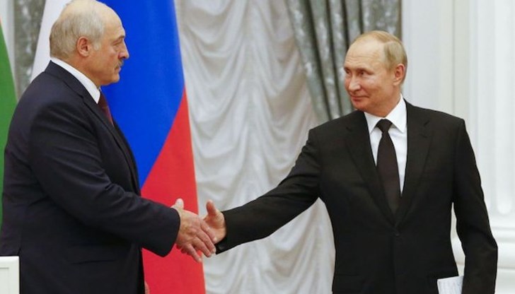 Той добави, че ще поиска от Русия да разположи ядрени оръжия в Беларус
