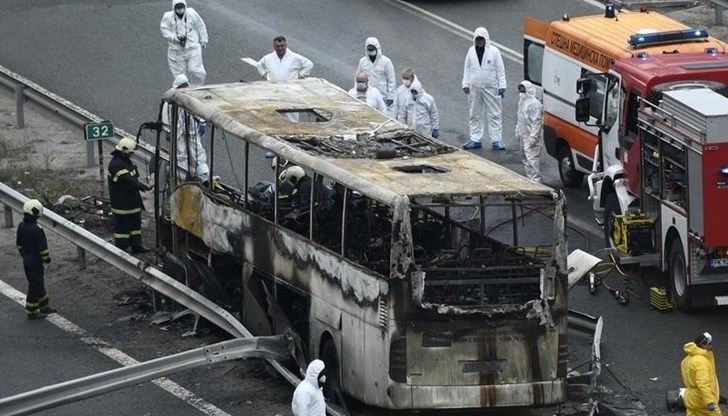 Тялото на дете бе открито в опожарения автобус след повторен оглед Тялото на дете бе открито в опожарения автобус след повторен оглед