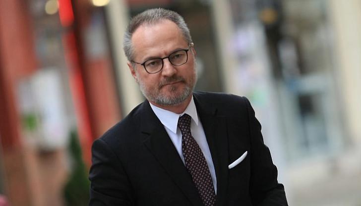 Опасявам се, че лидерите на партията, която уж ме подкрепя на тези избори, са на път към предателство, пише кандидатът за президент