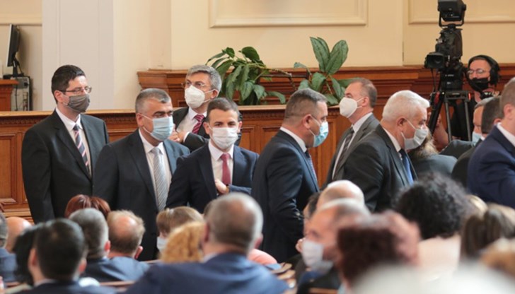 Пренареждането на парламента удари особено тежко „Демократична България”