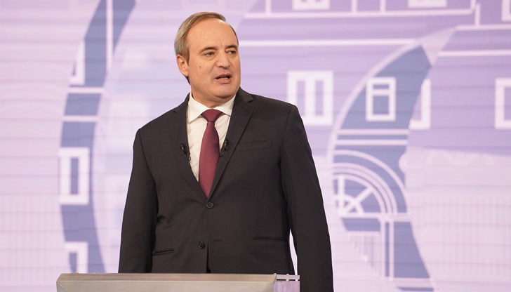 Румен Радев направи няколко груби грешки, няколко пъти самонадеяно оповести неща, които не са верни, заяви тя Румен Радев направи няколко груби грешки, няколко пъти самонадеяно оповести неща, които не са верни, заяви тя