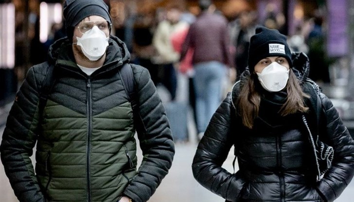 Неваксинирани малцинства, политически игри и разхлабени мерки заформят за пореден път перфектна буря над континента