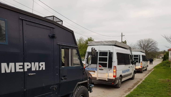 Задържани са шестима души