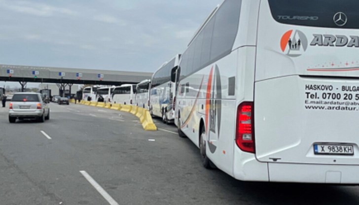 Причината са проверки на турско-българската граница на влизащи у нас пътнически автобуси